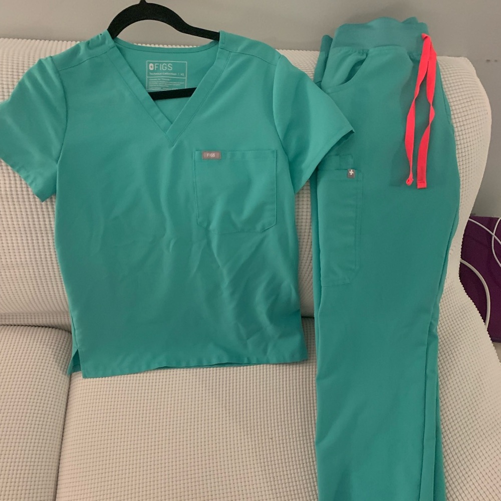 Figs Scrub Set in Surgical Green